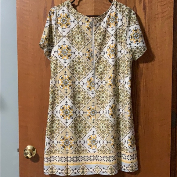 NWT Patterned Short Sleeve Dress - Picture 3 of 3